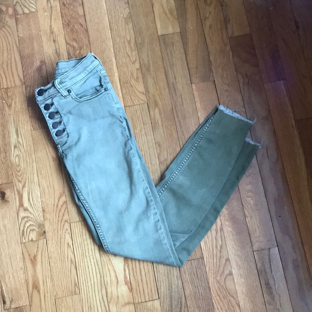 Adorable free people skinny jeans!
